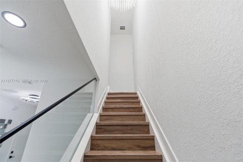 House in Miami, Florida 4 bedrooms, 224.08 sq.m. № 2042322 - photo 19