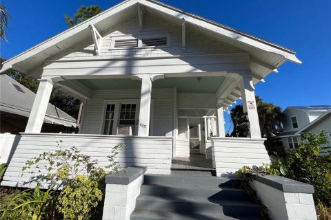 House in Tampa, Florida 4 bedrooms, 151.34 sq.m. № 1533778 - photo 13