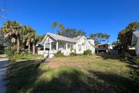 House in Tampa, Florida 4 bedrooms, 151.34 sq.m. № 1533778 - photo 4