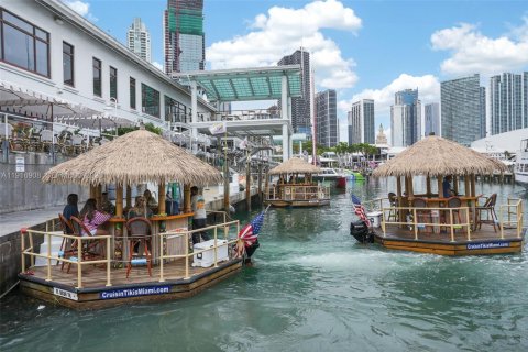 Immobilier commercial à vendre à Miami, Floride № 1974584 - photo 13