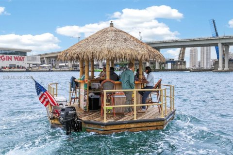 Immobilier commercial à vendre à Miami, Floride № 1974584 - photo 14