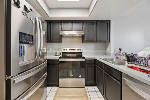 Townhouse in Kissimmee, Florida 2 bedrooms, 117.52 sq.m. № 2098060 - photo 8