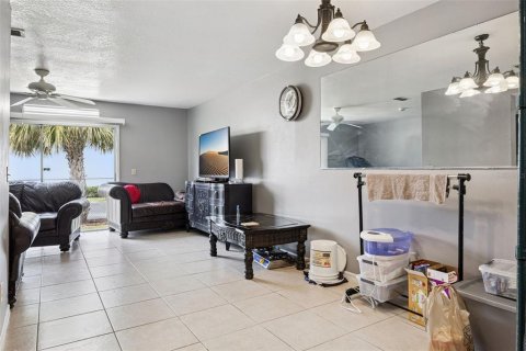 Townhouse in Kissimmee, Florida 2 bedrooms, 117.52 sq.m. № 2098060 - photo 3