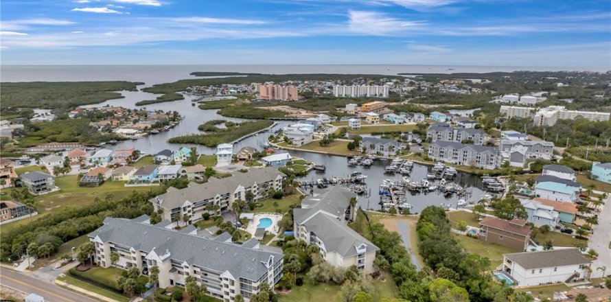 Condo in New Port Richey, Florida, 2 bedrooms № 1546502