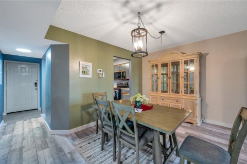 Condo in New Port Richey, Florida, 2 bedrooms  № 1546502 - photo 8
