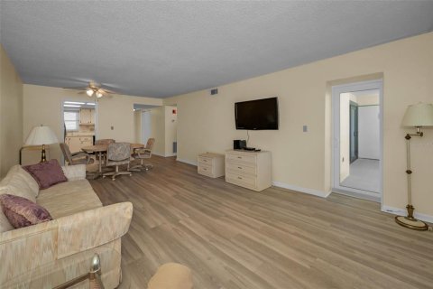 Copropriété à vendre à Clearwater, Floride: 2 chambres, 101.64 m2 № 1583846 - photo 18