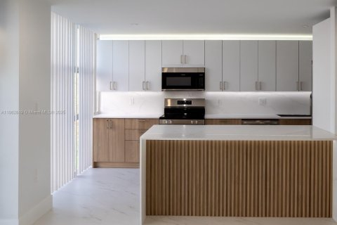 Condo à Aventura, Floride, 2 chambres  № 2036977