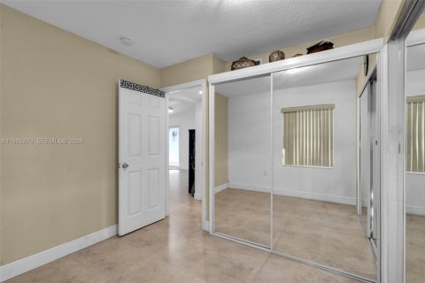 Купить виллу или дом в Норт-Майами, Флорида 2 спальни, 89.74м2, № 2011105 - фото 17