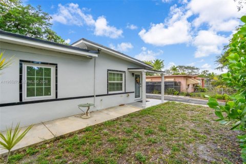 Купить виллу или дом в Норт-Майами, Флорида 2 спальни, 89.74м2, № 2011105 - фото 4