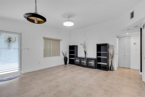 Купить виллу или дом в Норт-Майами, Флорида 2 спальни, 89.74м2, № 2011105 - фото 6