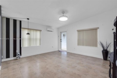 Купить виллу или дом в Норт-Майами, Флорида 2 спальни, 89.74м2, № 2011105 - фото 7