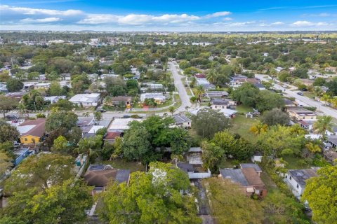 Купить виллу или дом в Норт-Майами, Флорида 2 спальни, 89.74м2, № 2011105 - фото 26