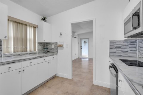 Купить виллу или дом в Норт-Майами, Флорида 2 спальни, 89.74м2, № 2011105 - фото 9