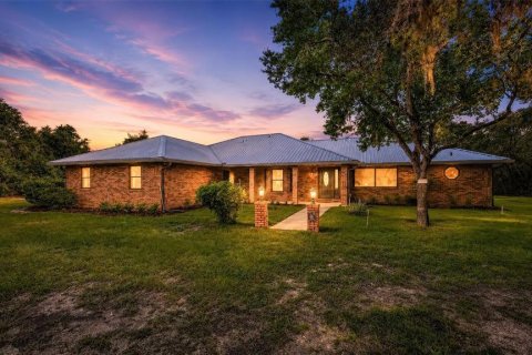 Villa ou maison à Deltona, Floride 3 chambres, 208.01 m2 № 2299523