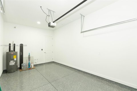 House in Lehigh Acres, Florida 3 bedrooms, 97.92 sq.m. № 2027893 - photo 23