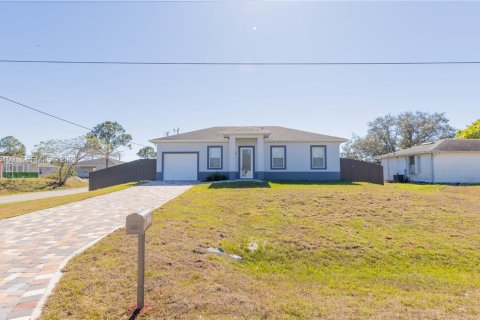 House in Lehigh Acres, Florida 3 bedrooms, 97.92 sq.m. № 2027893 - photo 1