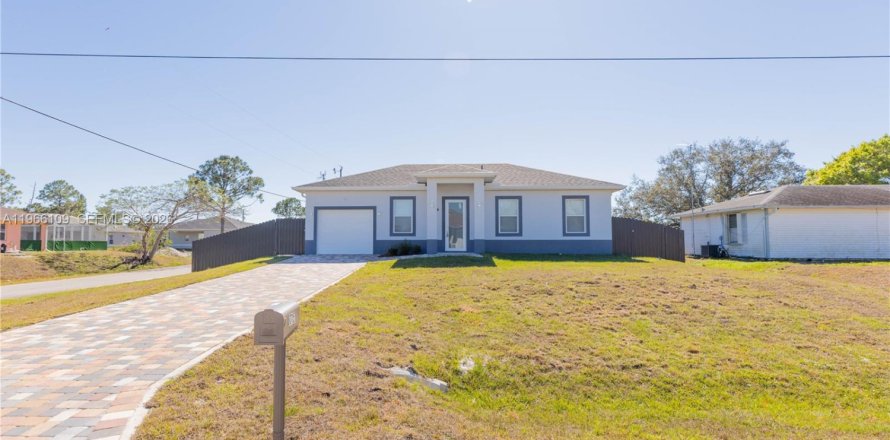 House in Lehigh Acres, Florida 3 bedrooms, 97.92 sq.m. № 2027893