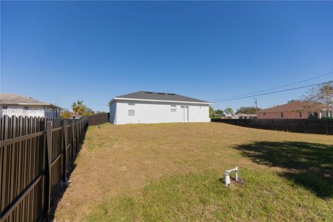 House in Lehigh Acres, Florida 3 bedrooms, 97.92 sq.m. № 2027893 - photo 26