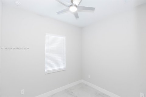 House in Lehigh Acres, Florida 3 bedrooms, 97.92 sq.m. № 2027893 - photo 11