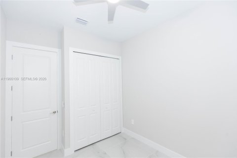 House in Lehigh Acres, Florida 3 bedrooms, 97.92 sq.m. № 2027893 - photo 18