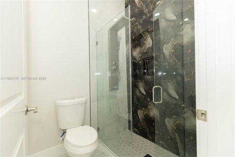 House in Lehigh Acres, Florida 3 bedrooms, 97.92 sq.m. № 2027893 - photo 12