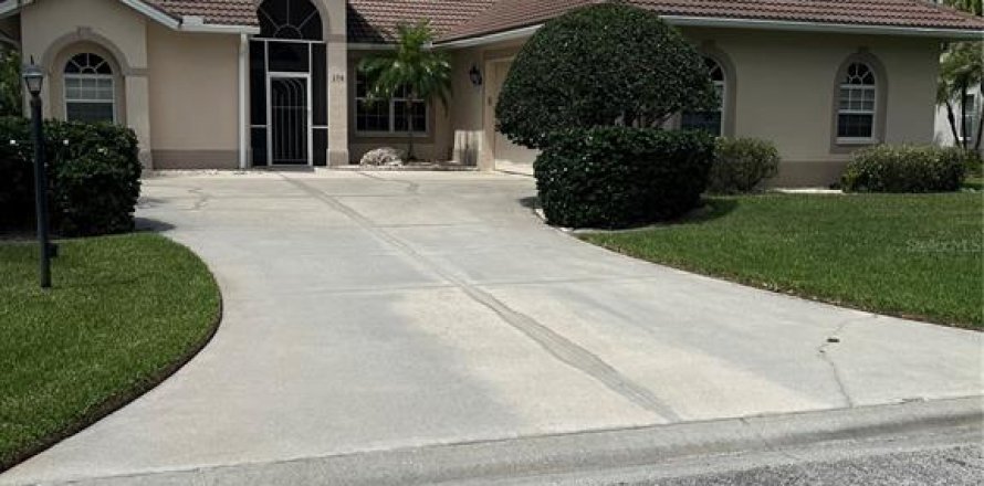 House in Venice, Florida 3 bedrooms, 190.64 sq.m. № 2218703