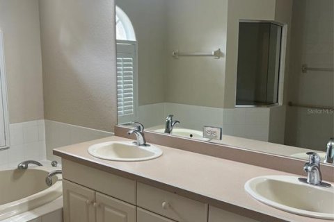 House in Venice, Florida 3 bedrooms, 190.64 sq.m. № 2218703 - photo 22