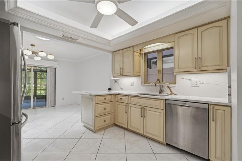 House in Palm Harbor, Florida 2 bedrooms, 182.37 sq.m. № 2140569 - photo 15