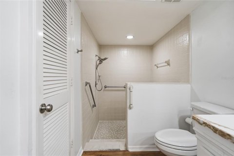 House in Palm Harbor, Florida 2 bedrooms, 182.37 sq.m. № 2140569 - photo 24