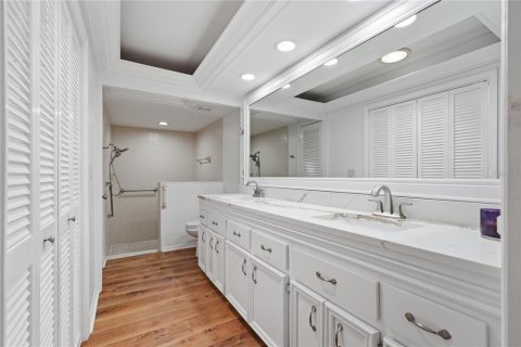 House in Palm Harbor, Florida 2 bedrooms, 182.37 sq.m. № 2140569 - photo 23