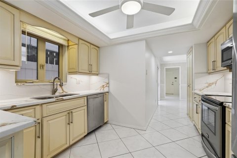 House in Palm Harbor, Florida 2 bedrooms, 182.37 sq.m. № 2140569 - photo 12