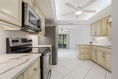 House in Palm Harbor, Florida 2 bedrooms, 182.37 sq.m. № 2140569 - photo 14
