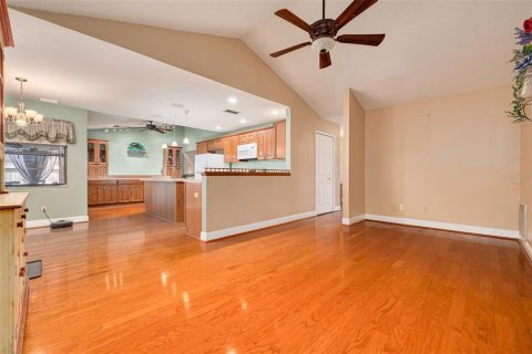 House in Palm Harbor, Florida 4 bedrooms, 181.07 sq.m. № 1847829 - photo 13