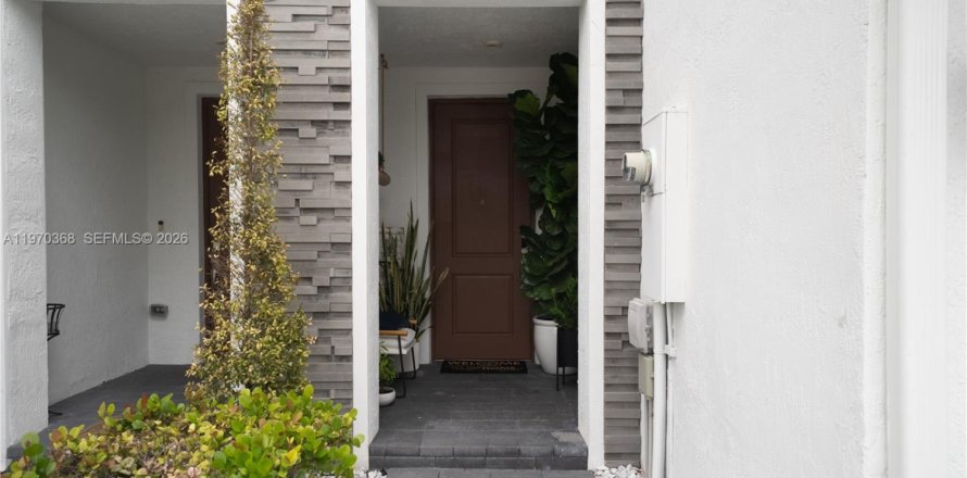 Таунхаус в Хомстед, Флорида 3 спальни, 142.14м2 № 2032055