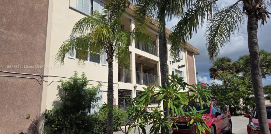 Condo in Dania Beach, Florida, 1 bedroom № 1890869