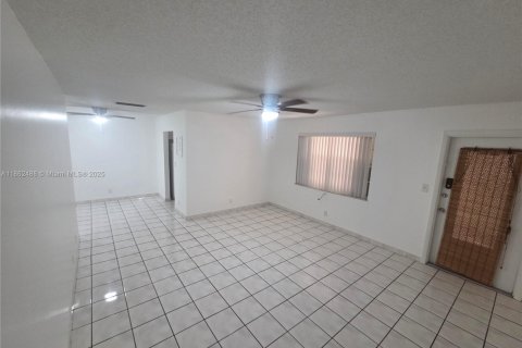 Condo in Dania Beach, Florida, 1 bedroom  № 1890869 - photo 4