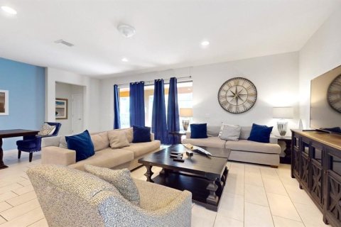 Villa ou maison à vendre à Kissimmee, Floride: 8 chambres, 375.42 m2 № 738540 - photo 4
