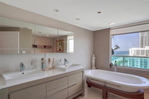 Copropriété à louer à Miami Beach, Floride: 2 chambres, 162.58 m2 № 2009459 - photo 12
