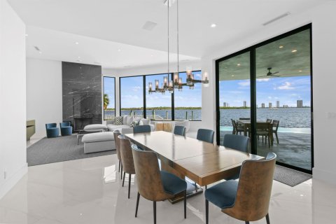 Villa ou maison à vendre à North Palm Beach, Floride: 5 chambres, 684.32 m2 № 2082427 - photo 8