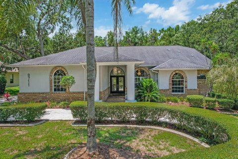House in New Port Richey, Florida 4 bedrooms, 229.38 sq.m. № 1802001 - photo 2