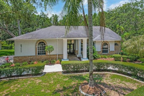 House in New Port Richey, Florida 4 bedrooms, 229.38 sq.m. № 1802001 - photo 1