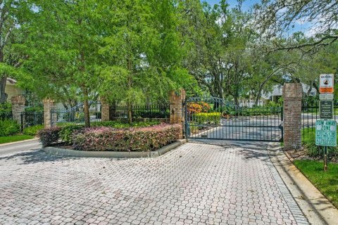 House in New Port Richey, Florida 4 bedrooms, 229.38 sq.m. № 1802001 - photo 3