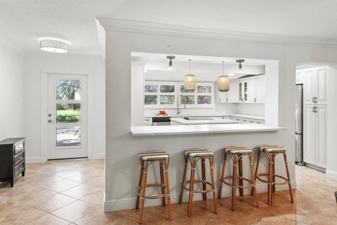 House in Lantana, Florida 4 bedrooms, 235.04 sq.m. № 2158413 - photo 8