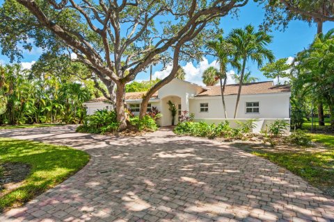 House in Lantana, Florida 4 bedrooms, 235.04 sq.m. № 2158413 - photo 20