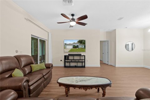 Casa en venta en Zephyrhills, Florida, 3 dormitorios, 161.93 m2 № 1915269 - foto 17
