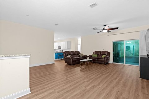 Casa en venta en Zephyrhills, Florida, 3 dormitorios, 161.93 m2 № 1915269 - foto 16