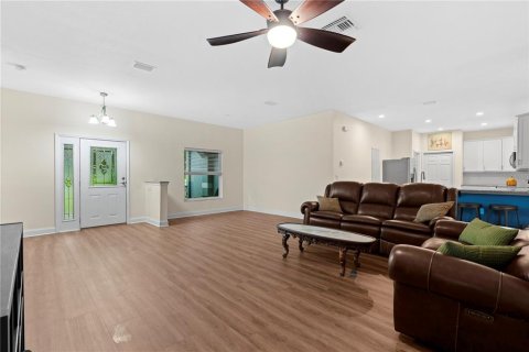 Casa en venta en Zephyrhills, Florida, 3 dormitorios, 161.93 m2 № 1915269 - foto 19