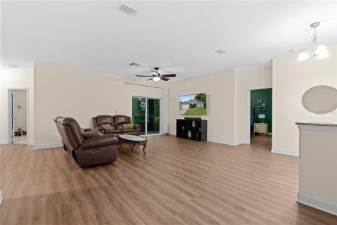 Casa en venta en Zephyrhills, Florida, 3 dormitorios, 161.93 m2 № 1915269 - foto 13
