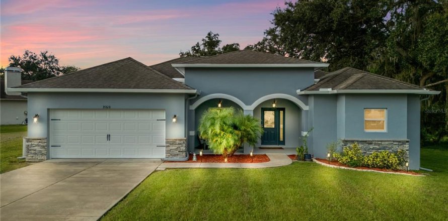 Casa en Zephyrhills, Florida 3 dormitorios, 161.93 m2 № 1915269