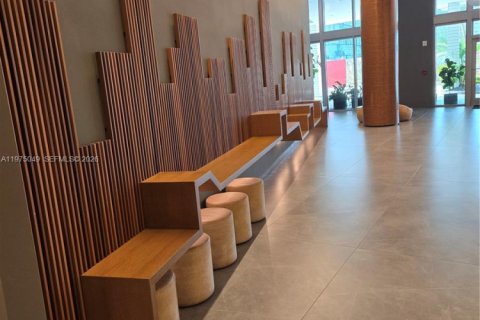 Copropriété à vendre à Miami, Floride: 1 chambre, 71.35 m2 № 2040931 - photo 2